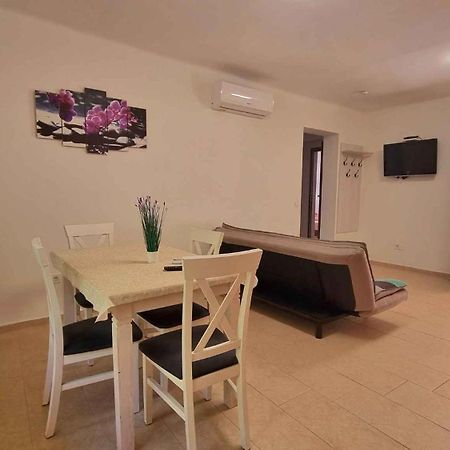 Apartment In Balatonlelle 40765 Eksteriør bilde