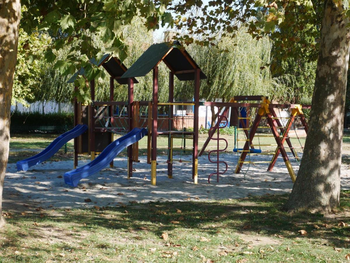 Apartment In Balatonlelle 40765 Eksteriør bilde